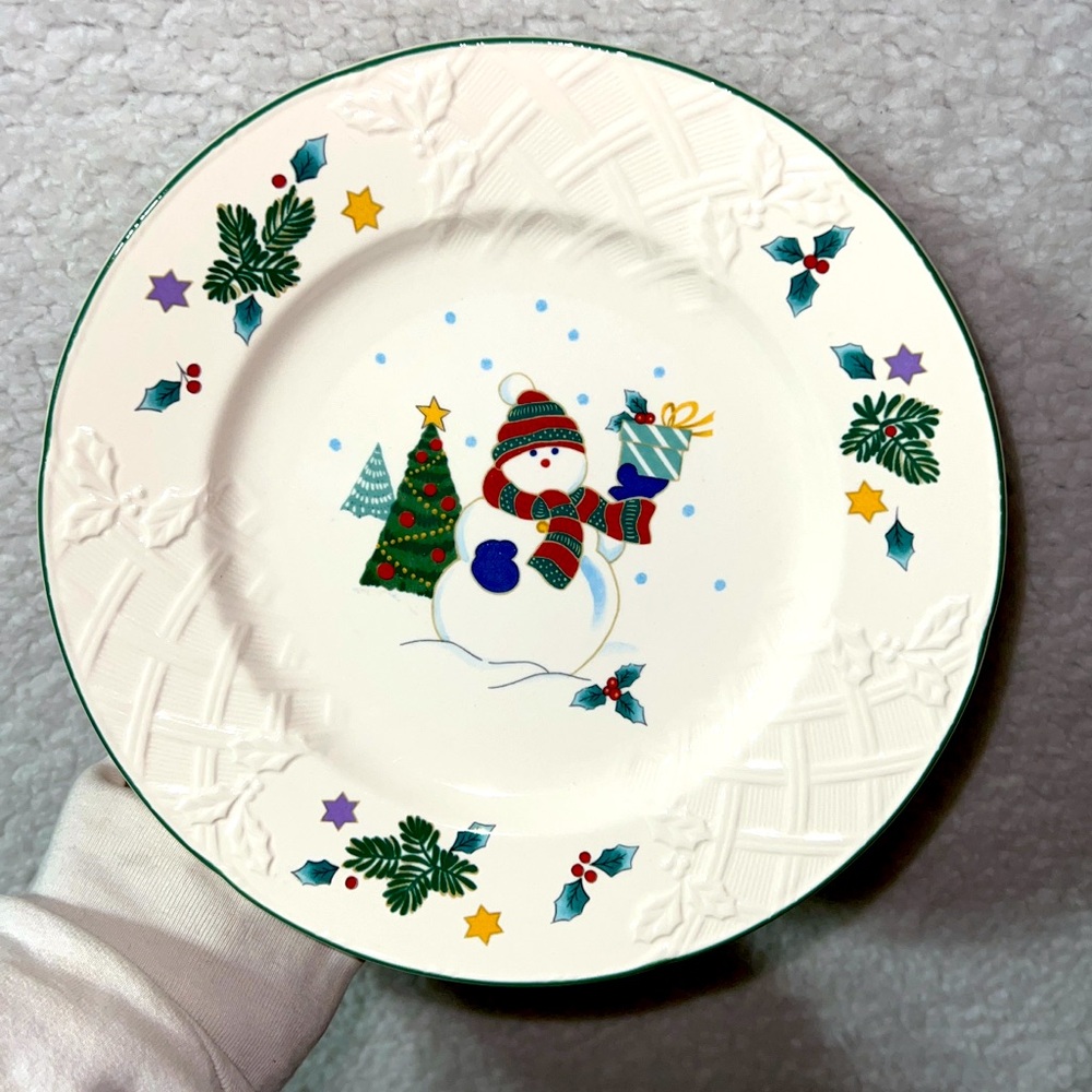 MIKASA ENGLISH COUNTRY SIDE WINTER SCENE DINNER PLATE